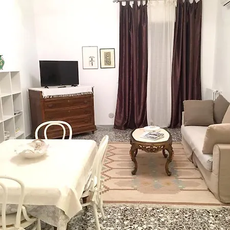 Vico Santa Lucia شقة *