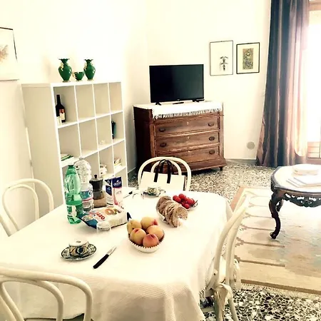 Vico Santa Lucia أوستوني